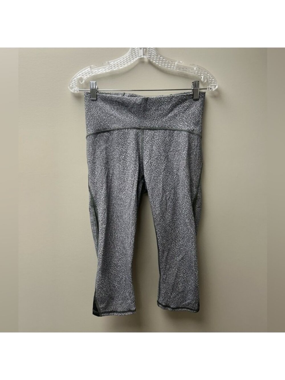 Lululemon Black, White & Grey‎ Speckled Cropped Leggings